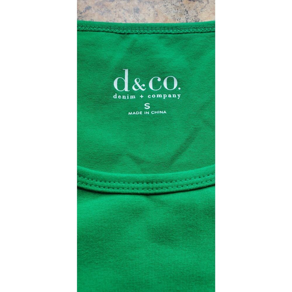 D & Co Cute Green Shirt with cut out on a half sleeves size small